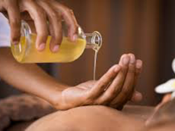 Aromatherapy massage with essential oils at Vone Spa Bangalore